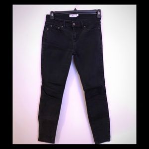 EUC Vineyard Vines Size 6 Coated Black Jean